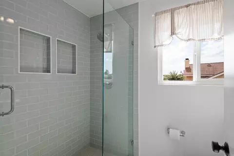 Bath - 379 Keyport St, Oceanside, CA 92057 photo 4 of 4