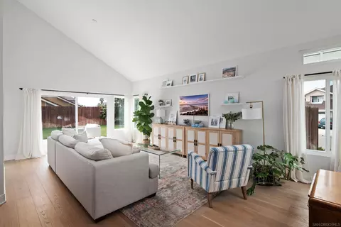 Living - 379 Keyport St, Oceanside, CA 92057 photo 1 of 5