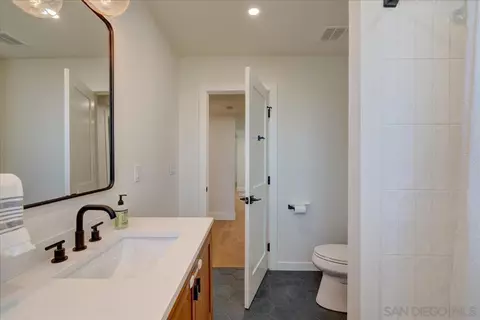 Bath - 3019 Mesa Dr, Oceanside, CA 92054 photo 4 of 4