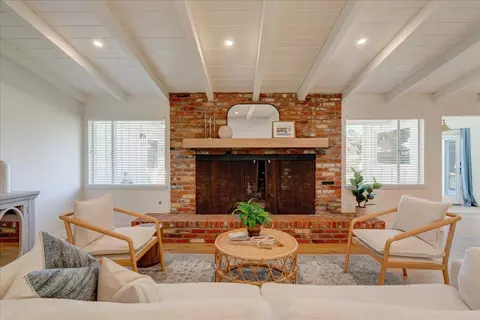 Living - 3019 Mesa Dr, Oceanside, CA 92054 photo 1 of 3