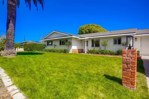 Exterior - 3019 Mesa Dr, Oceanside, CA 92054 photo 3 of 9