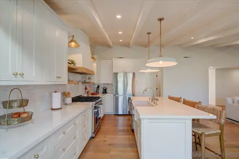 Kitchen - 3019 Mesa Dr, Oceanside, CA 92054 photo 1 of 4