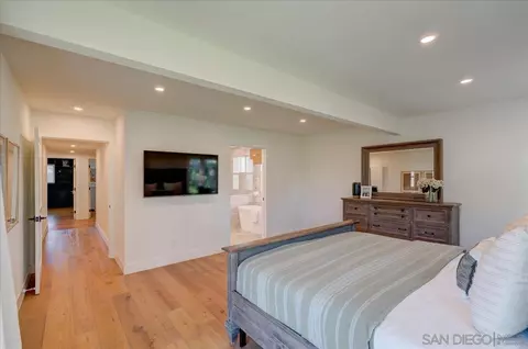 Bedroom - 3019 Mesa Dr, Oceanside, CA 92054 photo 2 of 6