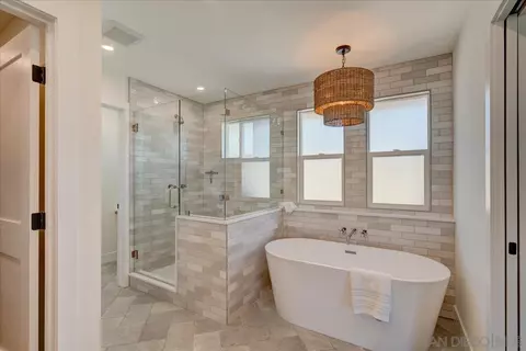 Bath - 3019 Mesa Dr, Oceanside, CA 92054 photo 1 of 4