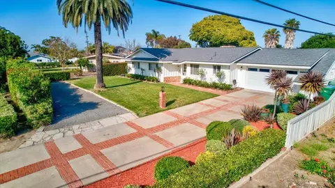 Exterior - 3019 Mesa Dr, Oceanside, CA 92054 photo 2 of 9