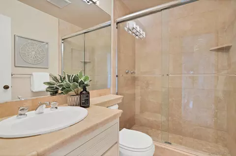Bath - 560 Torrey Point Rd, Del Mar, CA 92014 photo 3 of 5