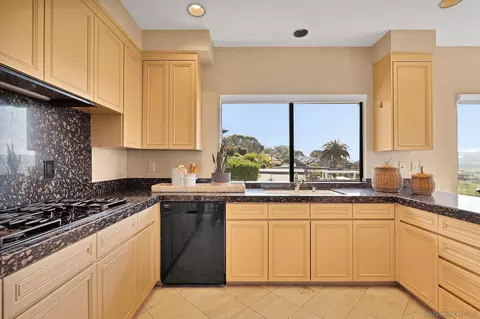 Kitchen - 560 Torrey Point Rd, Del Mar, CA 92014 photo 1 of 1