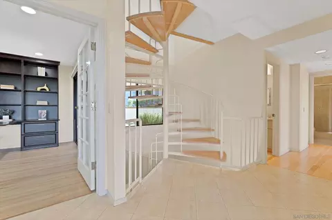 Entry Way - 560 Torrey Point Rd, Del Mar, CA 92014 photo 1 of 1