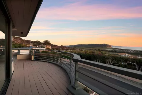 Exterior - 560 Torrey Point Rd, Del Mar, CA 92014 photo 8 of 9