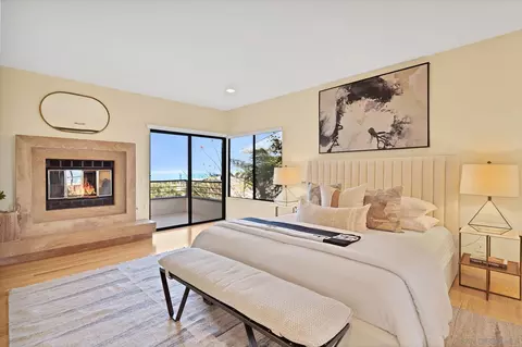 Bedroom - 560 Torrey Point Rd, Del Mar, CA 92014 photo 1 of 3