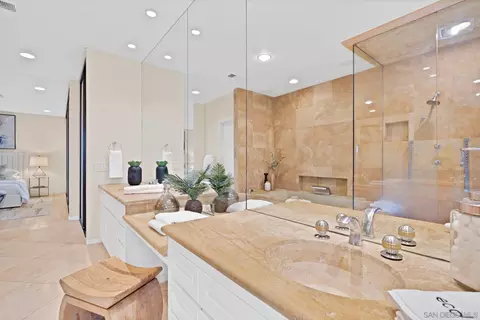 Bath - 560 Torrey Point Rd, Del Mar, CA 92014 photo 2 of 5