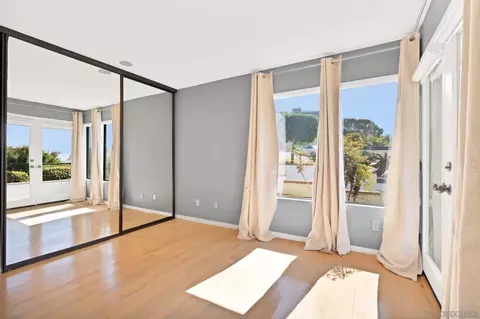 Bedroom - 560 Torrey Point Rd, Del Mar, CA 92014 photo 3 of 3