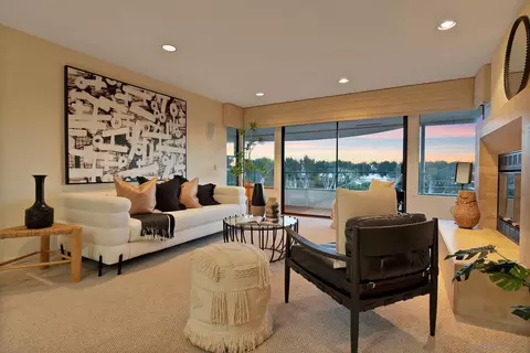 Living - 560 Torrey Point Rd, Del Mar, CA 92014 photo 4 of 5