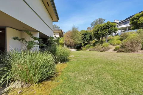 Exterior - 560 Torrey Point Rd, Del Mar, CA 92014 photo 6 of 9