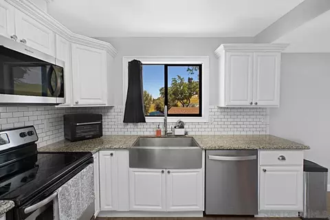 245 Stage Coach Rd, Oceanside, CA 92057