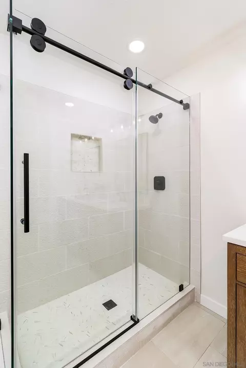 Bath - 1489 Powell Rd, Oceanside, CA 92056 photo 3 of 3