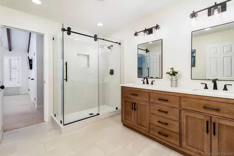 Bath - 1489 Powell Rd, Oceanside, CA 92056 photo 2 of 3
