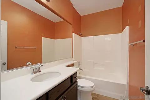 Bath - 46339 Cabin Ct, Temecula, CA 92592 photo 3 of 4