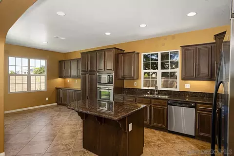Kitchen - 46339 Cabin Ct, Temecula, CA 92592 photo 2 of 3
