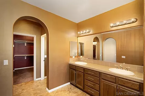 Bath - 46339 Cabin Ct, Temecula, CA 92592 photo 2 of 4
