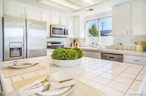 Kitchen - 1618 H St, Ramona, CA 92065 photo 2 of 2