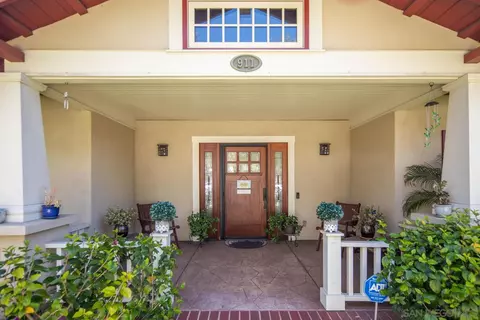 Entry Way - 911 B Ave, Coronado, CA 92118 photo 1 of 2