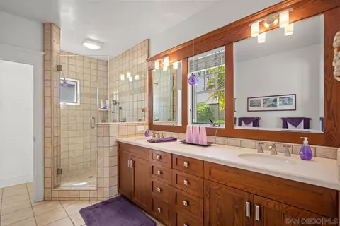 Bath - 911 B Ave, Coronado, CA 92118 photo 2 of 4