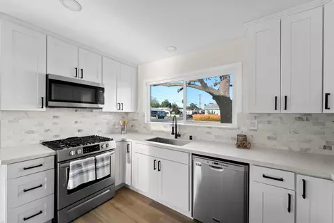 Kitchen - 9511 Nicole Way, Santee, CA 92071 photo 5 of 7