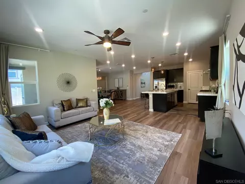 662 Grant Ct, Vista, CA 92083