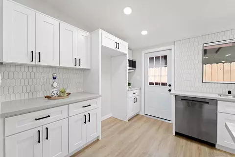 Kitchen - 6113 Nancy Dr, La Mesa, CA 91942 photo 5 of 9