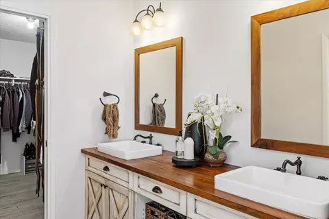 Bath - 16231 Del Norte, Poway, CA 92064 photo 1 of 3