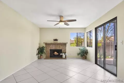Living - 3013 Blue Oak Ct, Spring Valley, CA 91978 photo 2 of 6