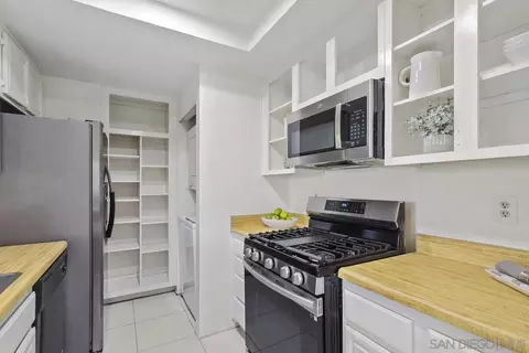 Kitchen - 3013 Blue Oak Ct, Spring Valley, CA 91978 photo 2 of 4