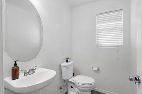 Bath - 1354 Normandy Dr, Chula Vista, CA 91913 photo 5 of 5