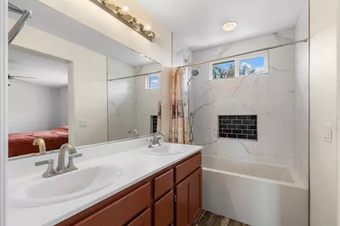 Bath - 1354 Normandy Dr, Chula Vista, CA 91913 photo 2 of 5