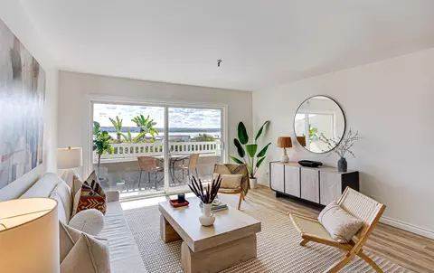 4015 Crown Point Dr #106, San Diego, CA 92109
