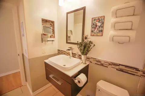 Bath - 11642 Sunset Knolls Rd, Lakeside, CA 92040 photo 1 of 2