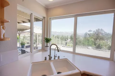 Kitchen - 11642 Sunset Knolls Rd, Lakeside, CA 92040 photo 3 of 3