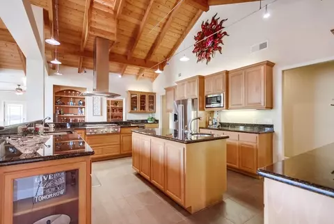 Kitchen - 15945 Shalom Rd, Ramona, CA 92065 photo 5 of 9