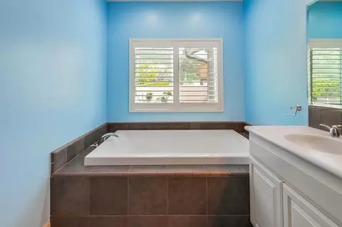 Bath - 15945 Shalom Rd, Ramona, CA 92065 photo 6 of 9