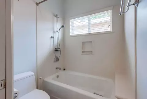 Bath - 15945 Shalom Rd, Ramona, CA 92065 photo 8 of 9