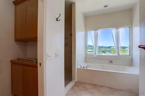 Bath - 17224 Rancho Suenos Rd, Ramona, CA 92065 photo 3 of 6