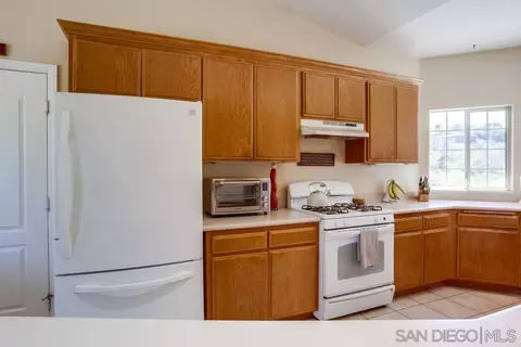 Kitchen - 17224 Rancho Suenos Rd, Ramona, CA 92065 photo 6 of 7