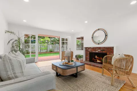 Living - 2731 Glenwick Pl, La Jolla, CA 92037 photo 2 of 4