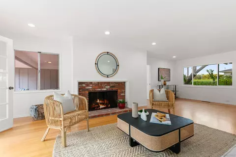 Living - 2731 Glenwick Pl, La Jolla, CA 92037 photo 4 of 4