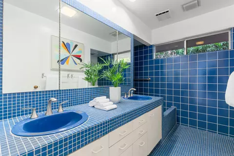 Bath - 2731 Glenwick Pl, La Jolla, CA 92037 photo 1 of 6