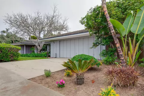 Exterior - 2731 Glenwick Pl, La Jolla, CA 92037 photo 6 of 16