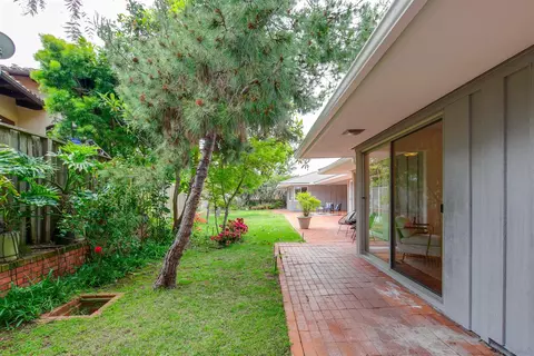 Exterior - 2731 Glenwick Pl, La Jolla, CA 92037 photo 11 of 16
