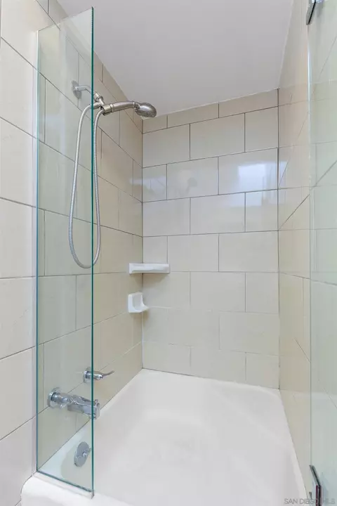 Bath - 2731 Glenwick Pl, La Jolla, CA 92037 photo 5 of 6