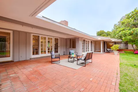 Exterior - 2731 Glenwick Pl, La Jolla, CA 92037 photo 9 of 16